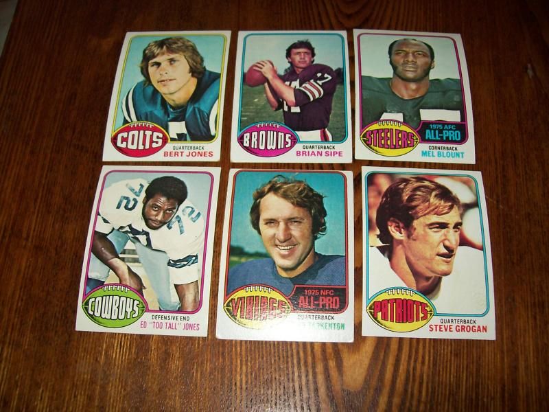 1976 FOOTBALL near set 438 cards with many stars  