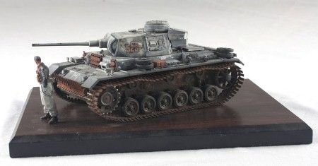 Built 135 German Panzer III Winter Camo with Figure Dragon  