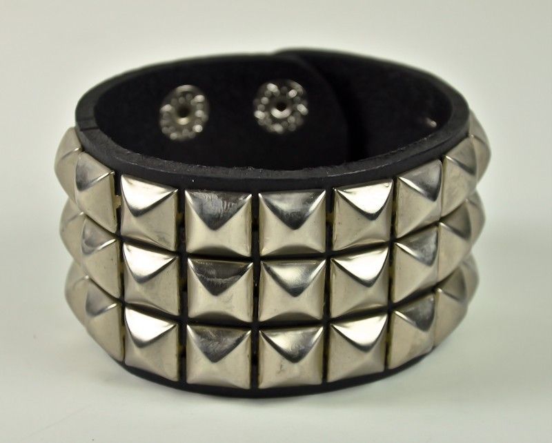   PYRAMID STUD LEATHER WRISTBAND GOTHIC PUNK 80s BLACK METAL DOOM DEATH