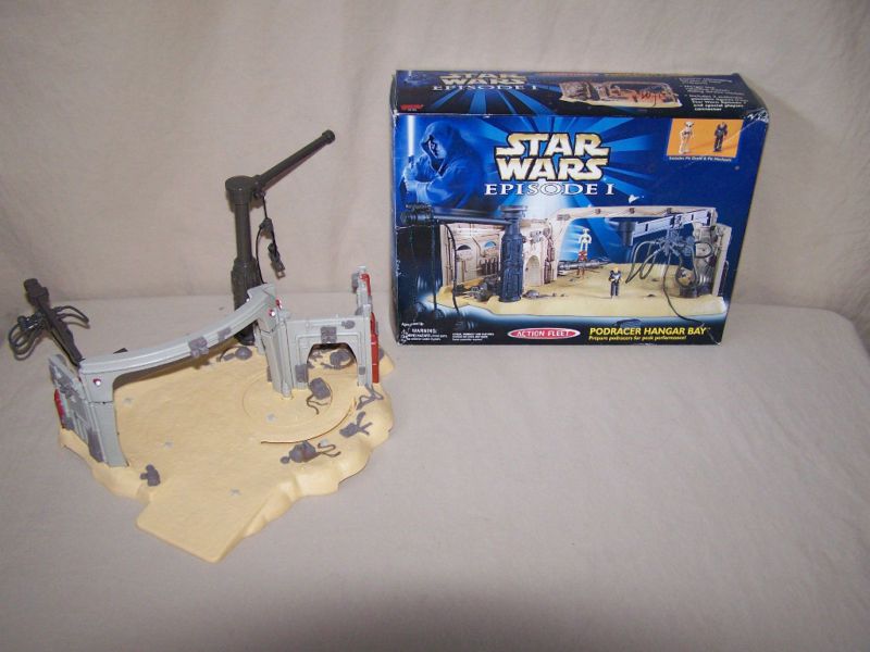 Star Wars Episode 1 Podracer Hangar Bay Playset 1998  