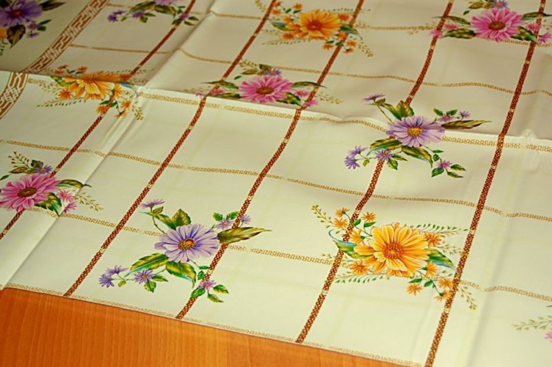 TISCHDECKE ABWASCHBAR WACHSTUCH BLUMEN LILA RUND 140  