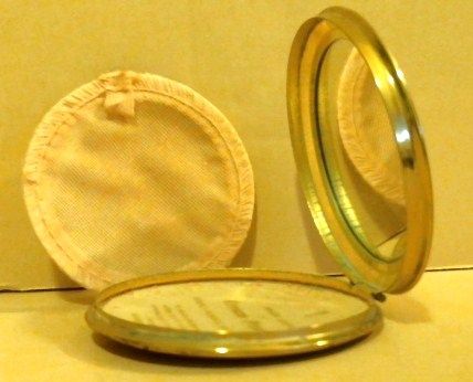 Powder Compact Raised Plaque w/ Rose on Engine Turned Goldtone Pattern 