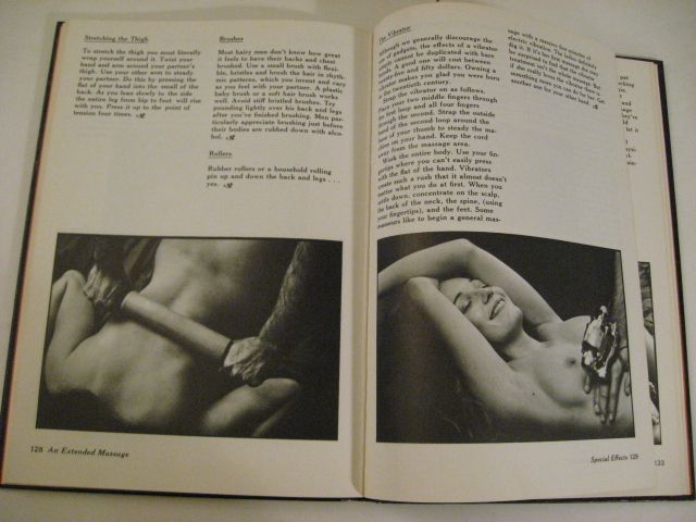 1972 THE ART OF SENSUAL MASSAGE   PHOTO ILLUSTRATED  