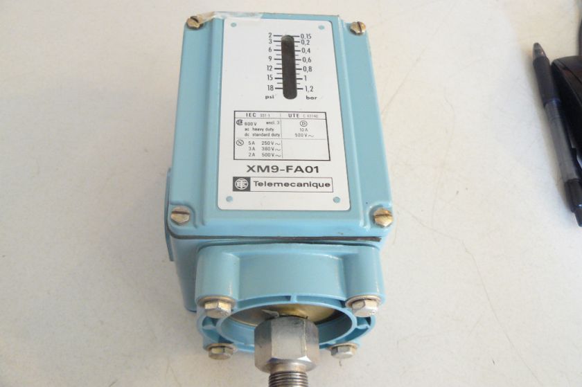 TELEMECANIQUE PRESSURE SWITCH XM9 FA01 600V  