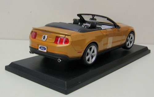 2010 Ford Mustang GT Diecast Model   Gold   Maisto 118  