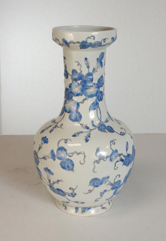 Tall Neck Blue WhiteFlower Paint Porcelain Vase m201  