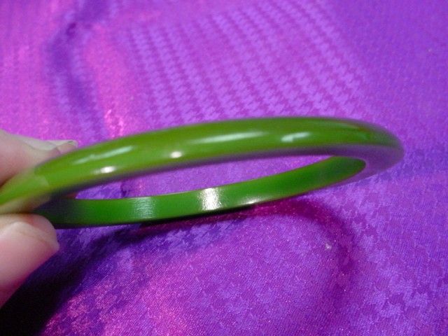 Vintage 1940s MOSS GREEN BAKELITE BANGLE BRACELET Chic RETRO Rounded 