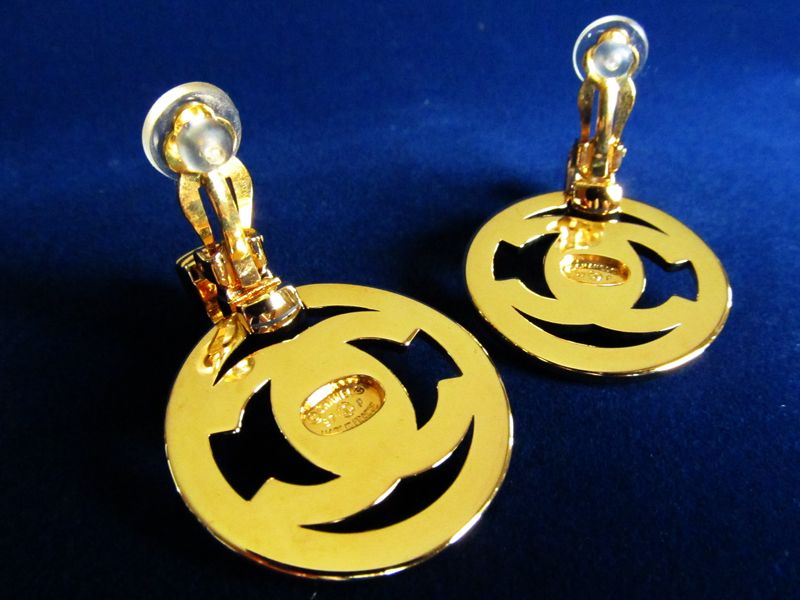 CHANEL CC logo XL gold clip on earrings 97 NEW IN BOX  