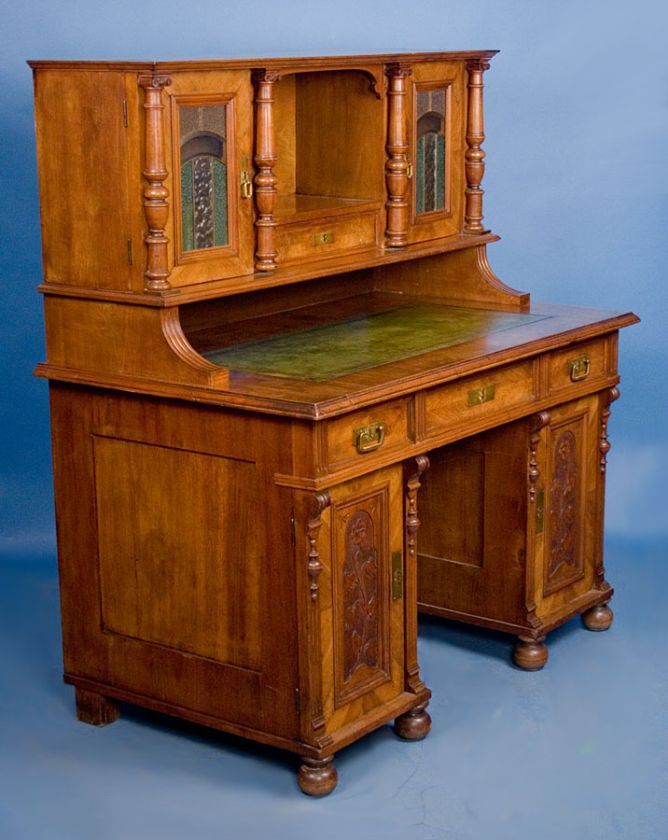 As you can see here, this stunning desk offers plenty of storage space 