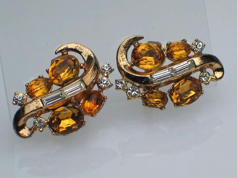   TRIFARI YELLOW AMBER TOPAZ RHINESTONE RS GOLD COOL CLIP EARRINGS