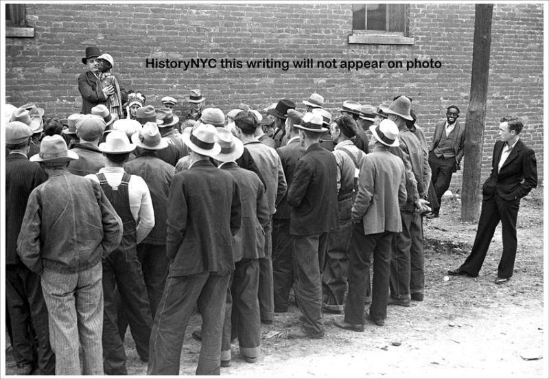 1935 TRAVELING MEDICINE SHOW TENNESSEE SHAHN FSA PHOTO  